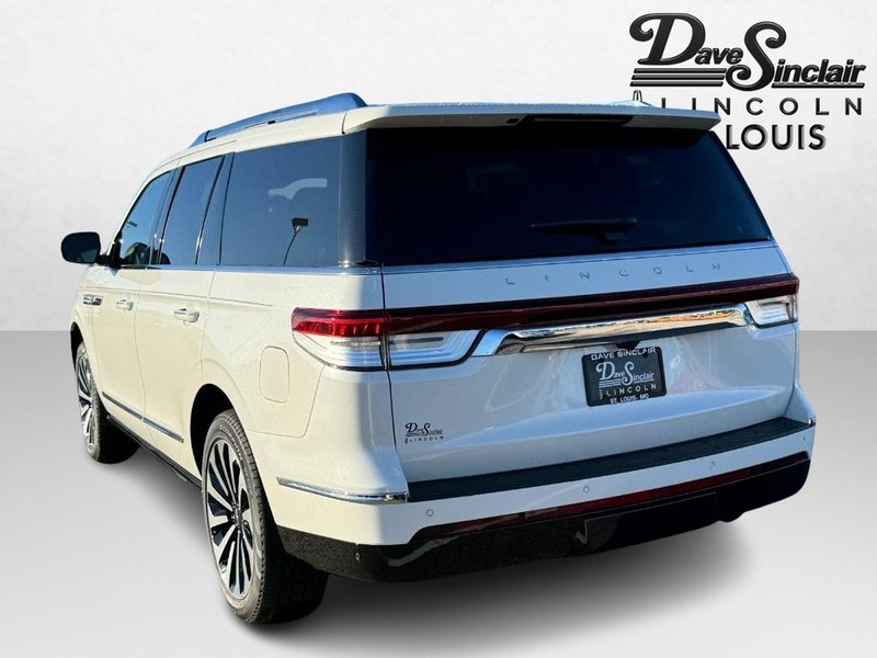 Lincoln Navigator Vehicle Full-screen Gallery Image 07