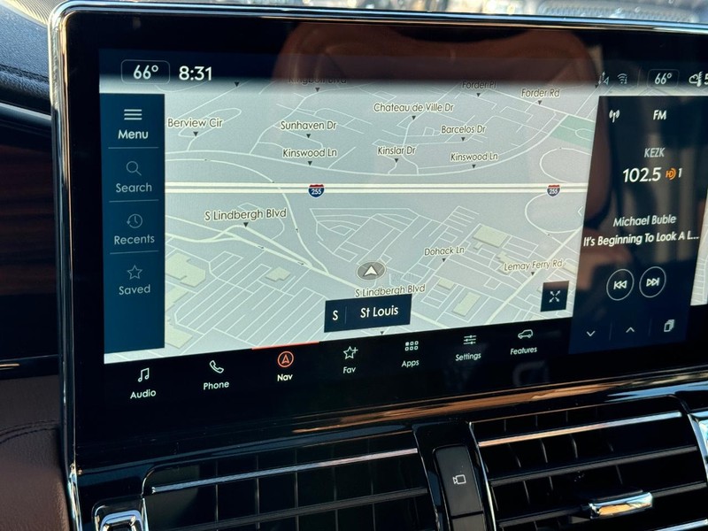 Lincoln Navigator Vehicle Full-screen Gallery Image 25