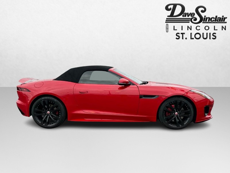 Jaguar F-Type Vehicle Full-screen Gallery Image 04