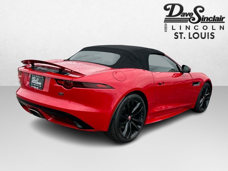Jaguar F-Type Vehicle Full-screen Gallery Image 05