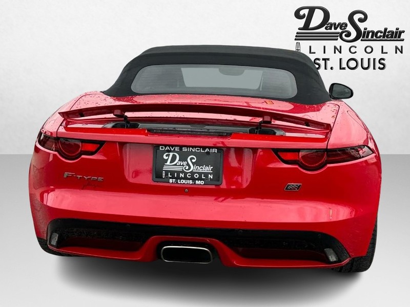 Jaguar F-Type Vehicle Full-screen Gallery Image 06