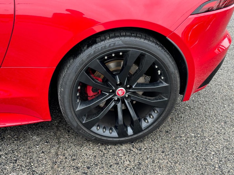 Jaguar F-Type Vehicle Full-screen Gallery Image 10