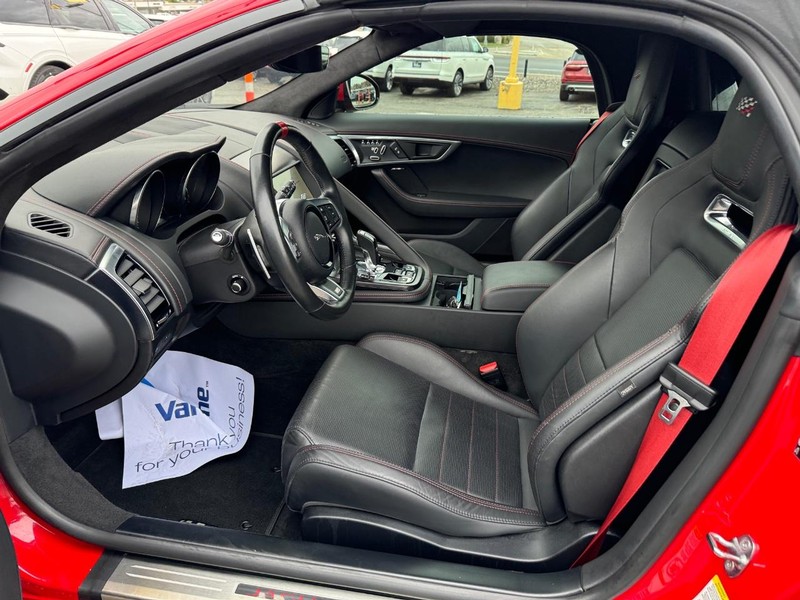Jaguar F-Type Vehicle Full-screen Gallery Image 11