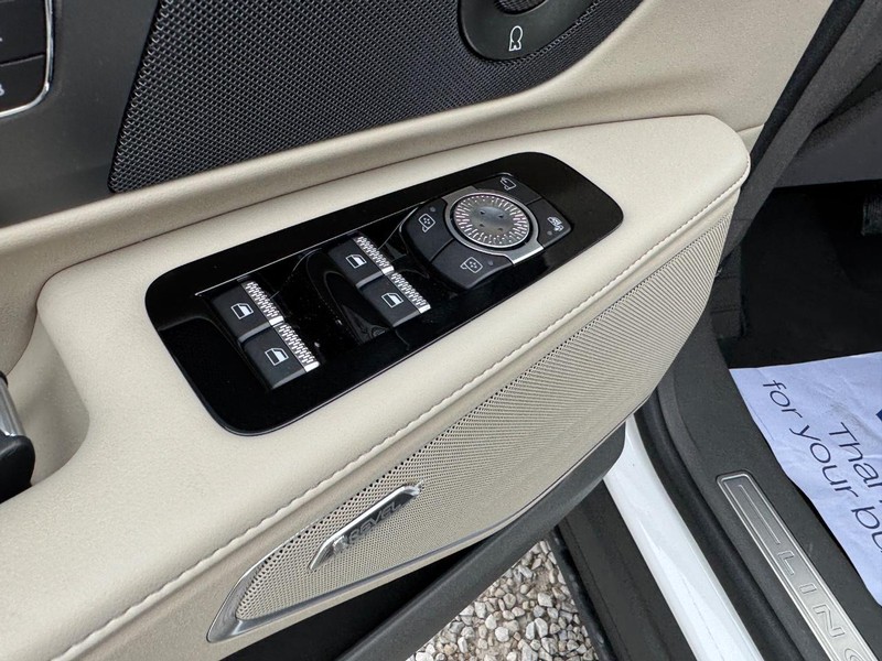 Lincoln Nautilus Vehicle Full-screen Gallery Image 19