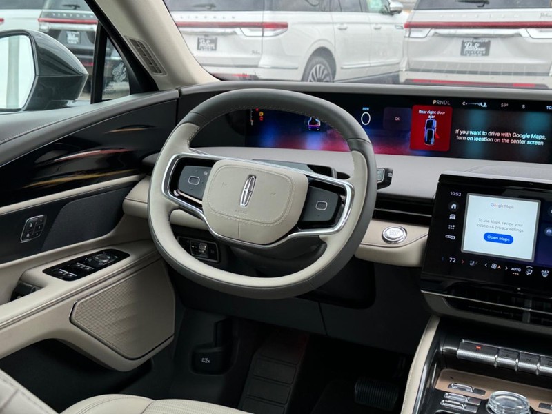 Lincoln Nautilus Vehicle Full-screen Gallery Image 14