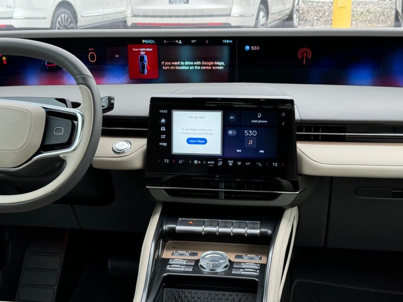 Lincoln Nautilus Vehicle Full-screen Gallery Image 15