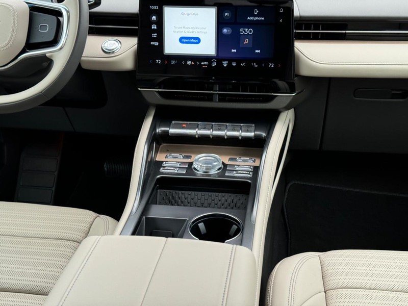 Lincoln Nautilus Vehicle Full-screen Gallery Image 16