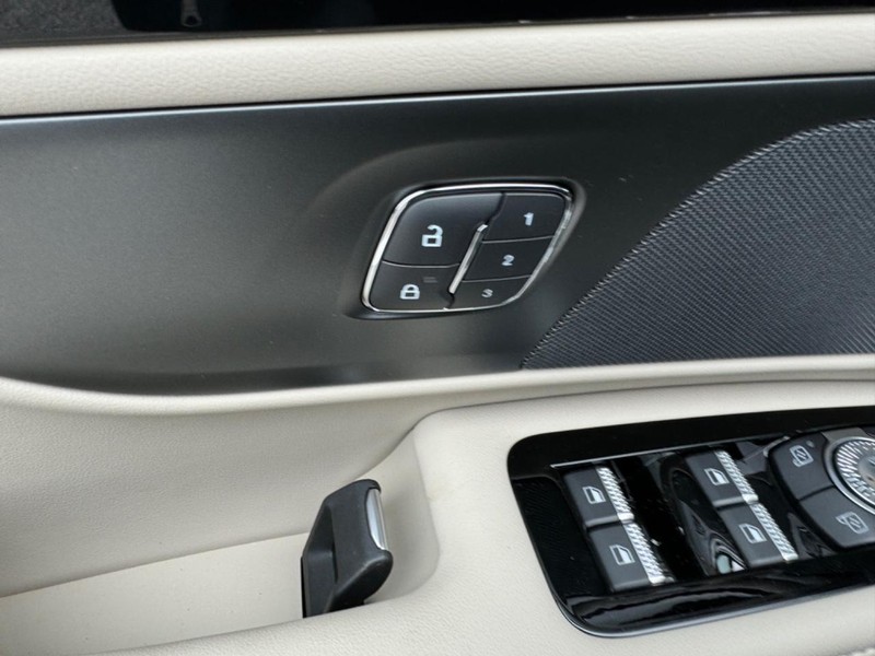 Lincoln Nautilus Vehicle Full-screen Gallery Image 19