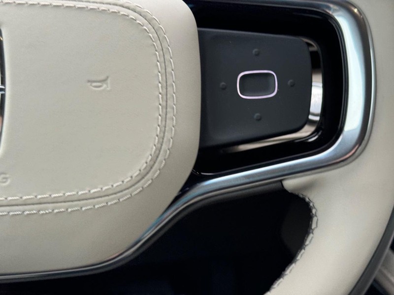Lincoln Nautilus Vehicle Full-screen Gallery Image 22