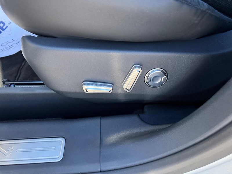 Lincoln Nautilus Vehicle Full-screen Gallery Image 18