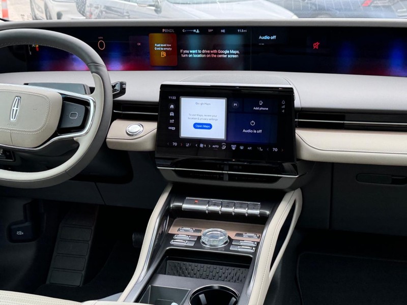Lincoln Nautilus Vehicle Full-screen Gallery Image 16