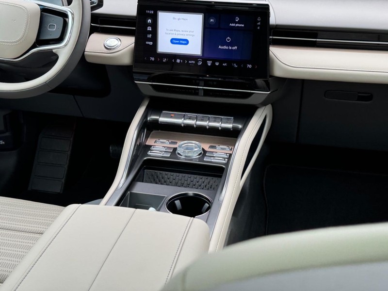 Lincoln Nautilus Vehicle Full-screen Gallery Image 17