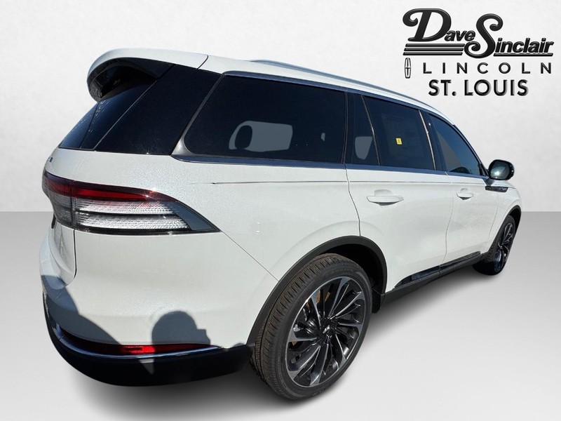 Lincoln Aviator Vehicle Full-screen Gallery Image 05