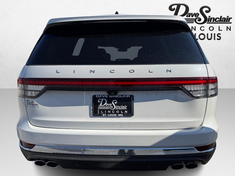 Lincoln Aviator Vehicle Full-screen Gallery Image 06