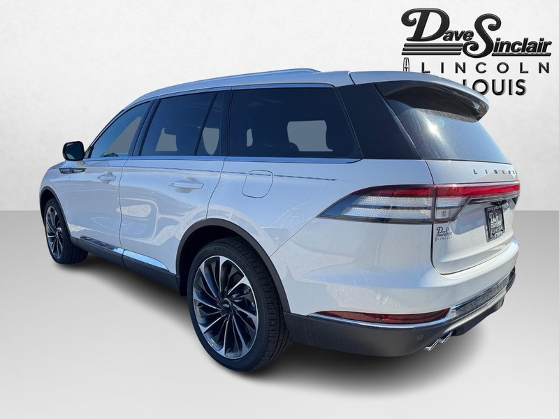 Lincoln Aviator Vehicle Full-screen Gallery Image 07