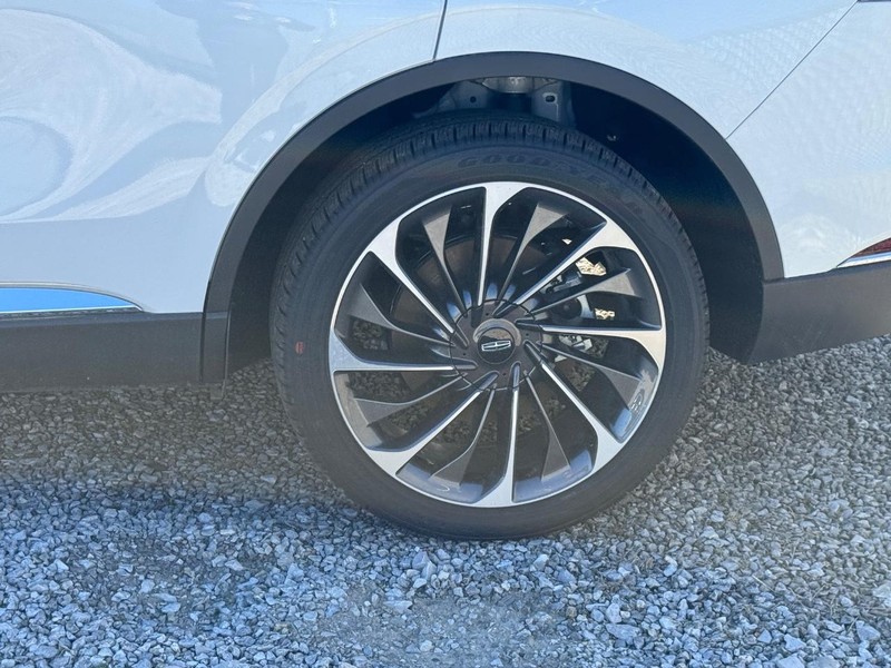 Lincoln Aviator Vehicle Full-screen Gallery Image 10