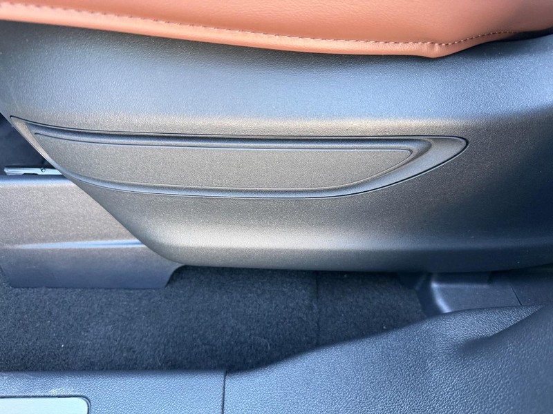 Lincoln Aviator Vehicle Full-screen Gallery Image 20