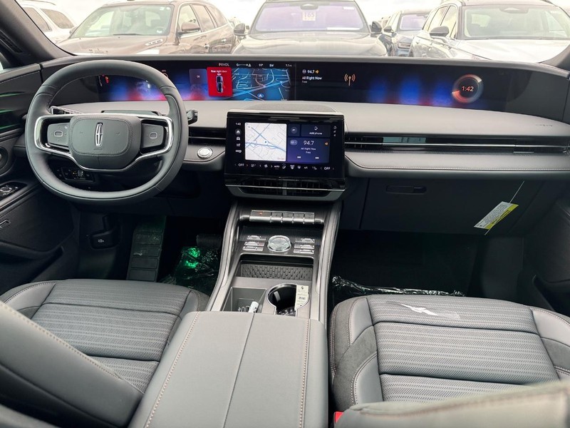 Lincoln Nautilus Vehicle Full-screen Gallery Image 14