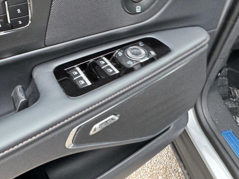 Lincoln Nautilus Vehicle Full-screen Gallery Image 19