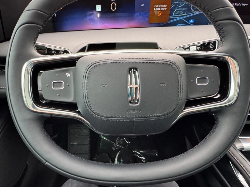 Lincoln Nautilus Vehicle Full-screen Gallery Image 21