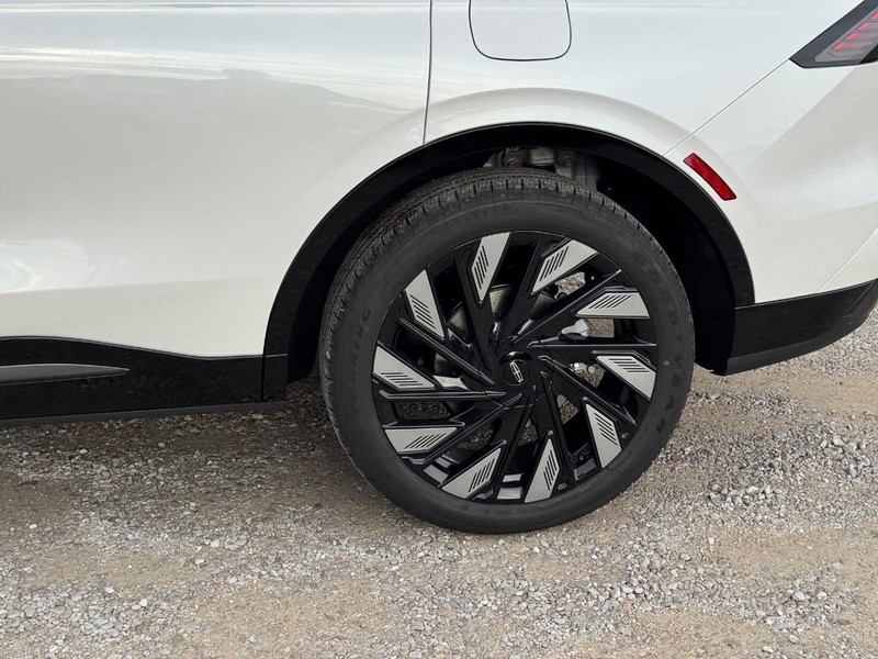 Lincoln Nautilus Vehicle Full-screen Gallery Image 10