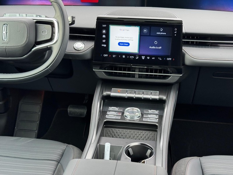 Lincoln Nautilus Vehicle Full-screen Gallery Image 17