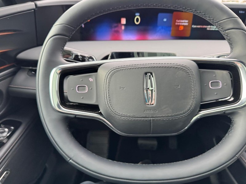 Lincoln Nautilus Vehicle Full-screen Gallery Image 21