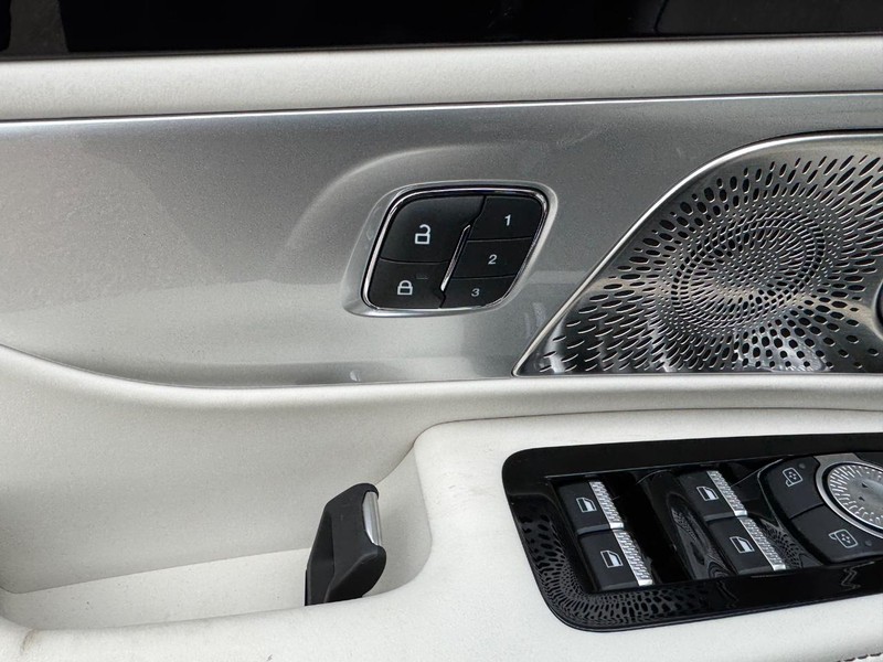 Lincoln Nautilus Vehicle Full-screen Gallery Image 20