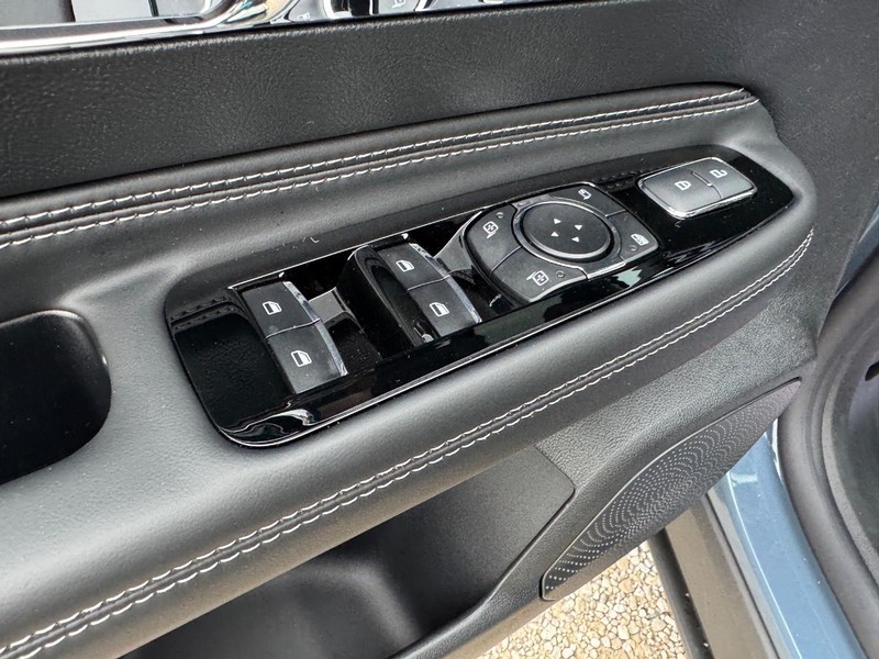 Lincoln Corsair Vehicle Full-screen Gallery Image 19