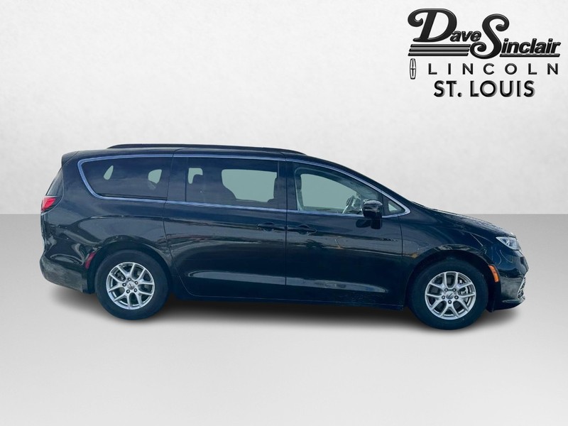 Chrysler Pacifica Vehicle Full-screen Gallery Image 04