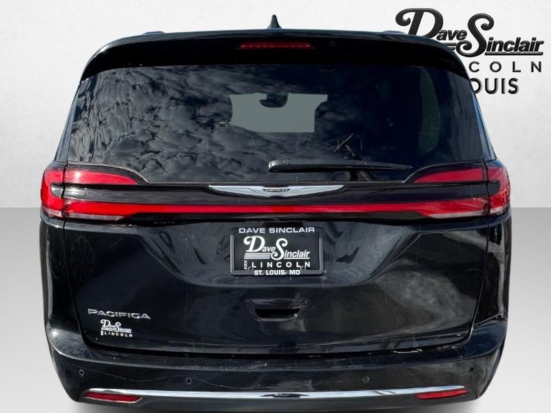 Chrysler Pacifica Vehicle Full-screen Gallery Image 06