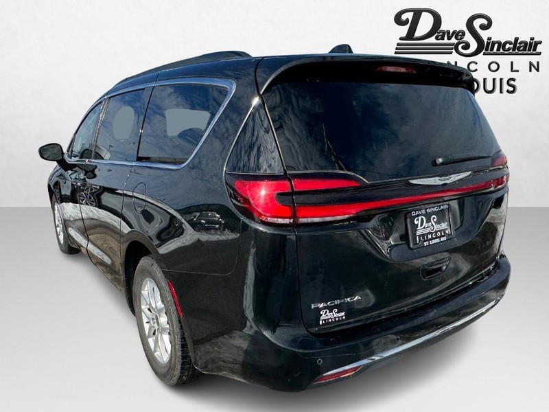 Chrysler Pacifica Vehicle Full-screen Gallery Image 07