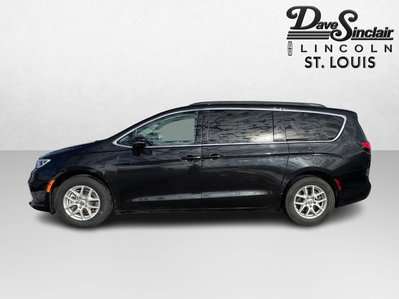 Chrysler Pacifica Vehicle Full-screen Gallery Image 09