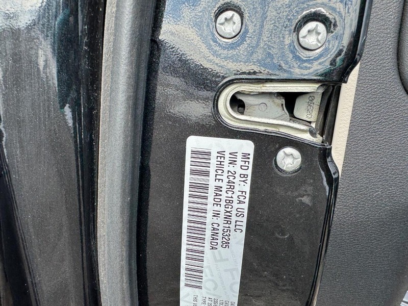 Chrysler Pacifica Vehicle Full-screen Gallery Image 26
