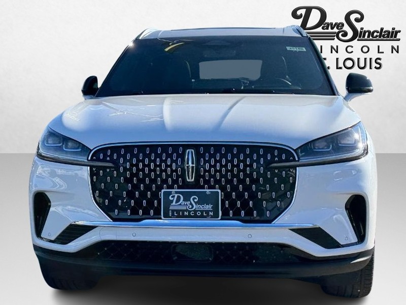 Lincoln Aviator Vehicle Full-screen Gallery Image 03