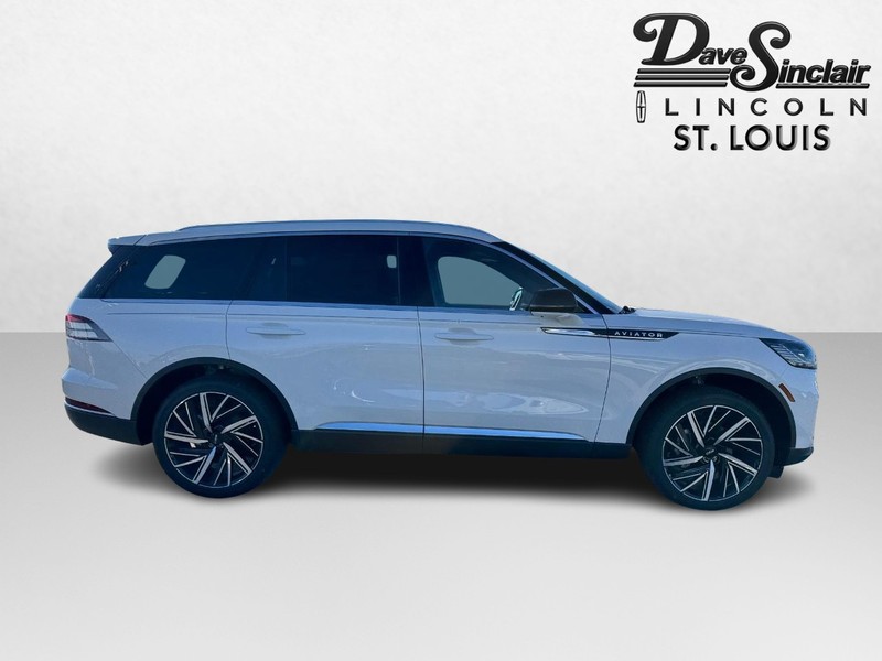 Lincoln Aviator Vehicle Full-screen Gallery Image 05
