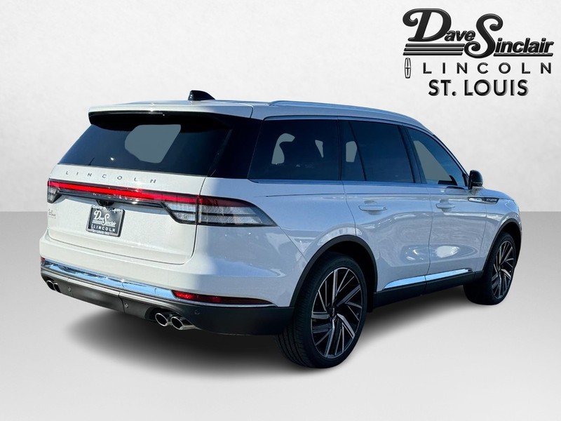 Lincoln Aviator Vehicle Full-screen Gallery Image 06
