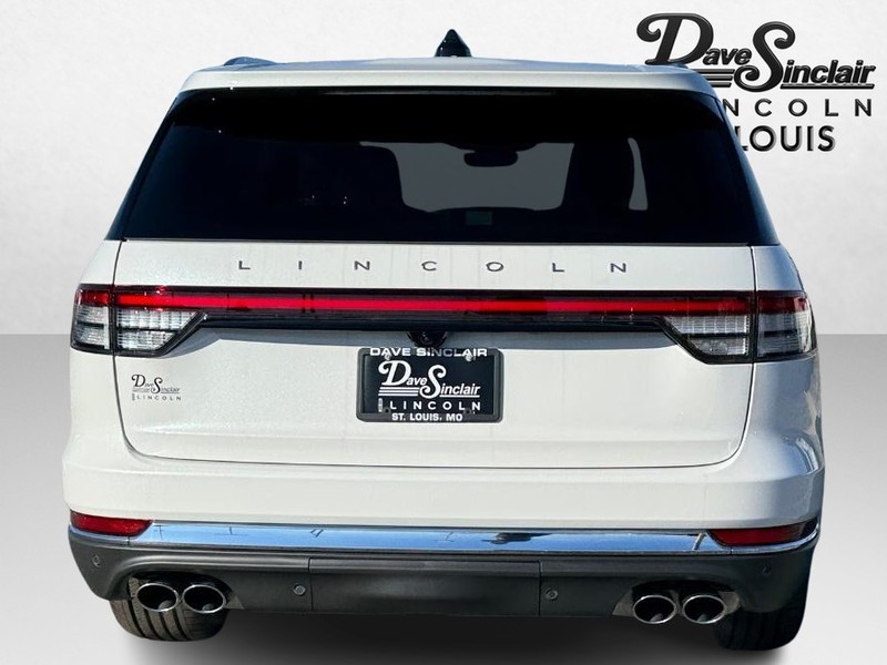 Lincoln Aviator Vehicle Full-screen Gallery Image 07