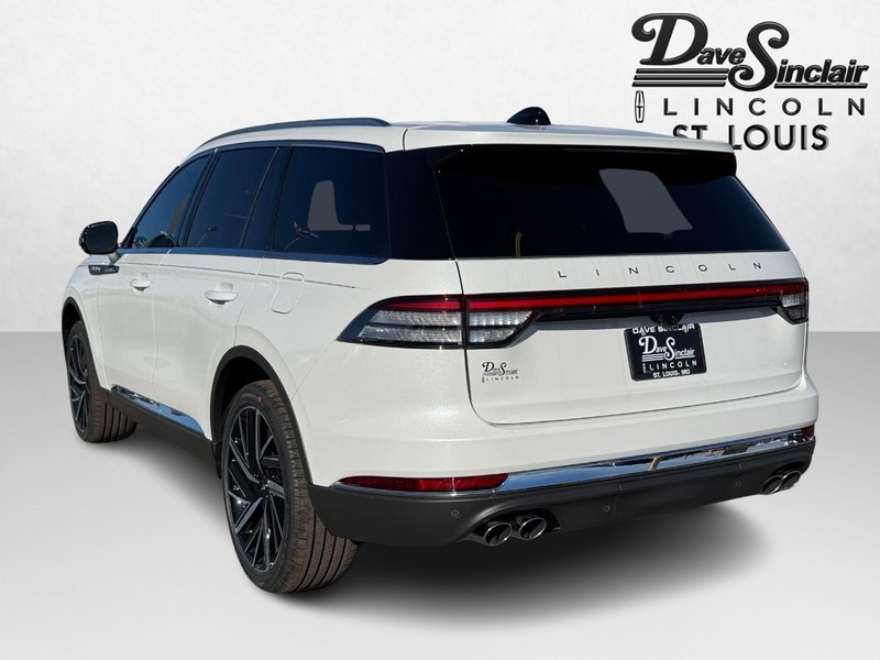 Lincoln Aviator Vehicle Full-screen Gallery Image 09