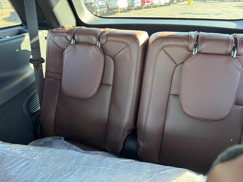 Lincoln Aviator Vehicle Full-screen Gallery Image 15