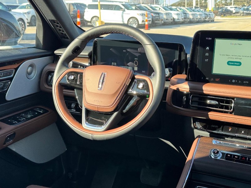 Lincoln Aviator Vehicle Full-screen Gallery Image 18