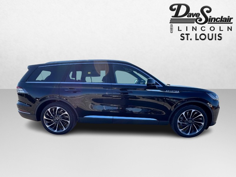 Lincoln Aviator Vehicle Full-screen Gallery Image 04