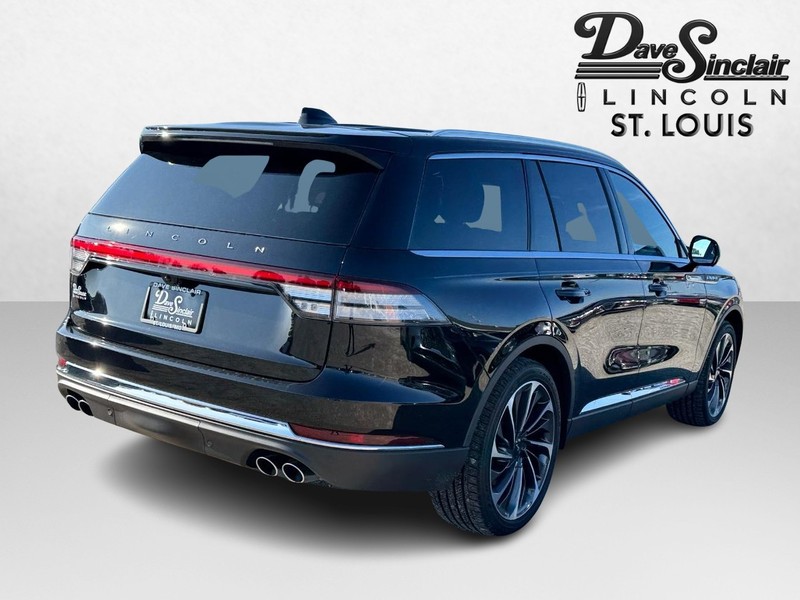 Lincoln Aviator Vehicle Full-screen Gallery Image 05