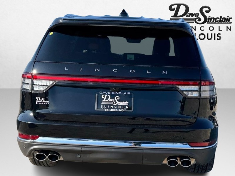 Lincoln Aviator Vehicle Full-screen Gallery Image 06