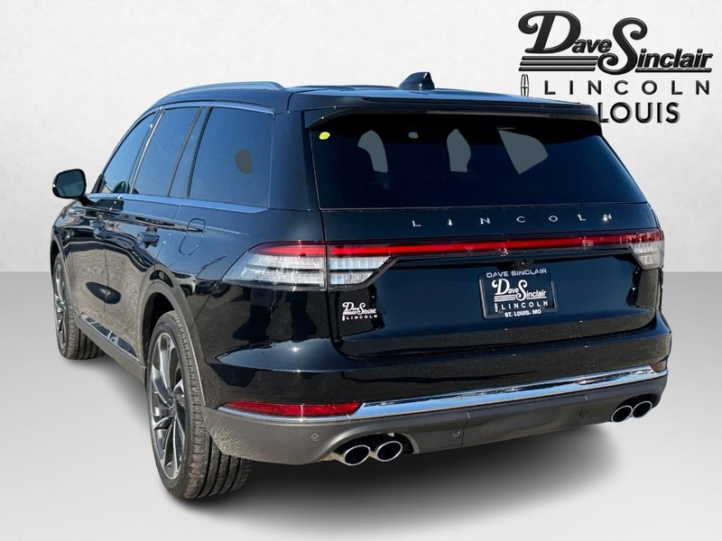 Lincoln Aviator Vehicle Full-screen Gallery Image 07