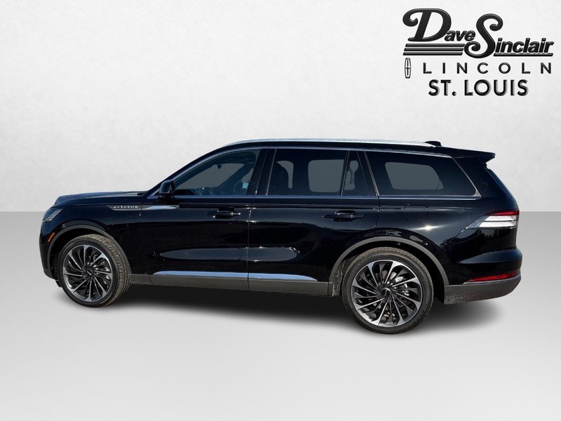 Lincoln Aviator Vehicle Full-screen Gallery Image 09