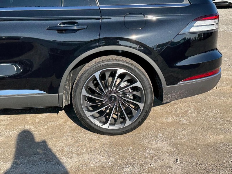 Lincoln Aviator Vehicle Full-screen Gallery Image 10