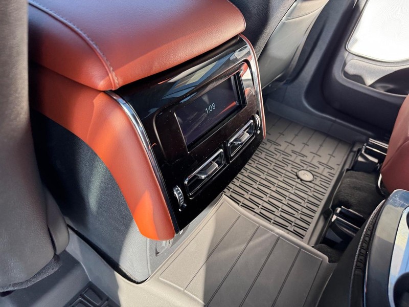 Lincoln Aviator Vehicle Full-screen Gallery Image 13