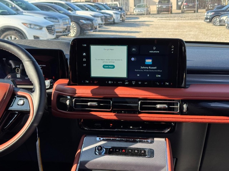Lincoln Aviator Vehicle Full-screen Gallery Image 18