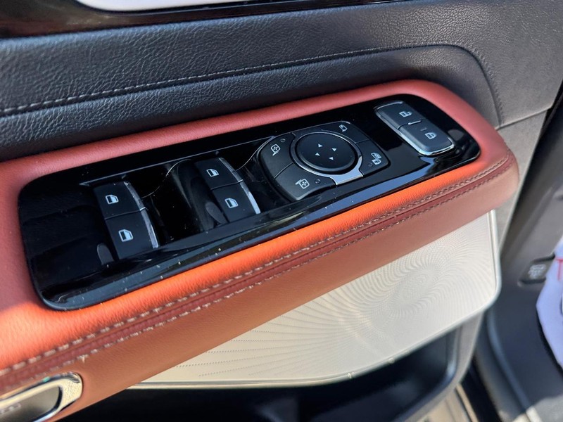 Lincoln Aviator Vehicle Full-screen Gallery Image 21